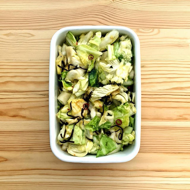 【野菜ひとつ】塩昆布でキャベツの浅漬け風