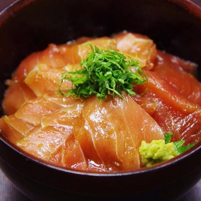 本マグロの漬け丼