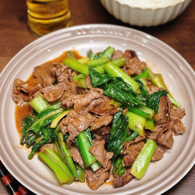 手軽さと栄養バランスを兼ね備えた、忙しい日にも頼れるおかず‼︎【牛肉と小松菜のスタミナ炒め】