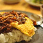 オムハヤシな晩ごはんと昨日の朝パン