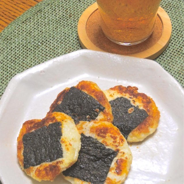 サッと焼くだけ〜簡単おつまみ！焦がし醤油が香ばしい〜大和芋の磯辺焼き。