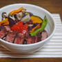 彩り夏野菜のレアなステーキ丼