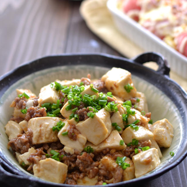 ちょり押しの肉豆腐炒めとポテトトマトグラタンとかの晩ご飯。