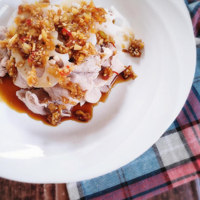 10分で完成！ご飯がモリモリ進む♡豚肉とレンコンの特製香味ダレ