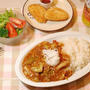 ばらけない新玉のフライ＆レンチン春キャベツカレーの夕食