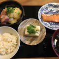 焼き魚定食と海鮮丼