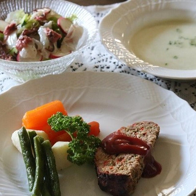 レシピ付き献立　野菜たっぷりのミートローフ・そら豆のスープ・桜花サラダ