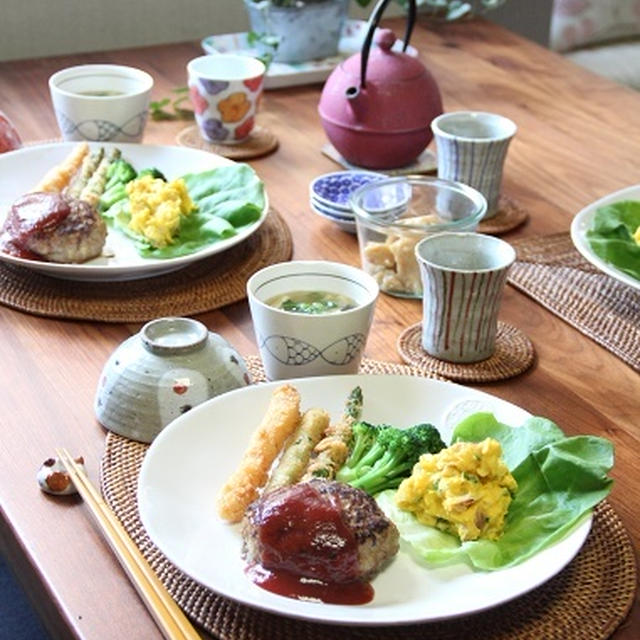 ハンバーグと、人参とアスパラガスのカツ・プレート。