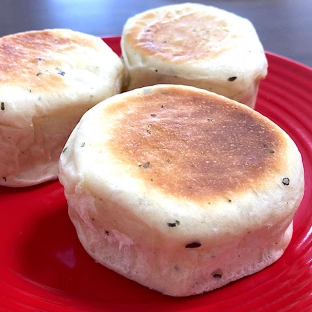 フライパンと牛乳パックで翌日までやわらかく作れる！「ハーブブレッド」