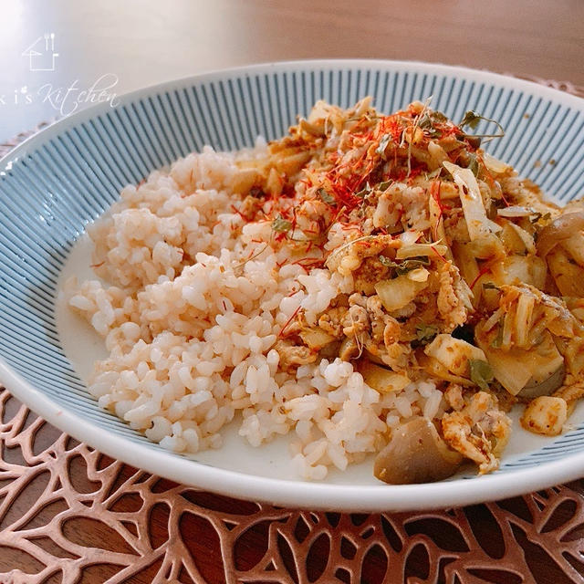 豚ときのこのスパイス炒めのっけご飯♡痩せてる人が食べてる物