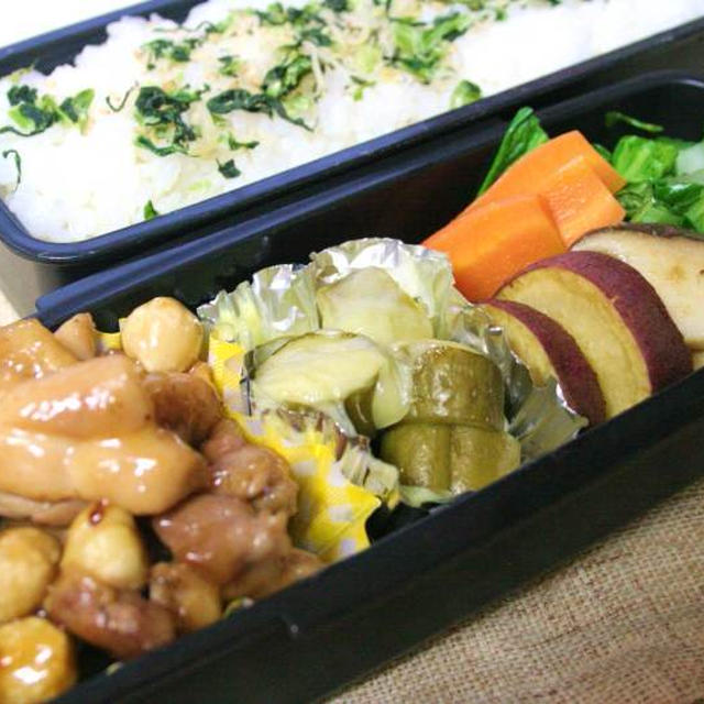 鶏肉とヘーゼルナッツの甘露煮がメインのお弁当☆