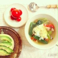 野菜たっぷり簡単スープを。