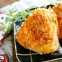 醤油が香ばしい！カリカリ★焼きチーズラーメンのおにぎり
