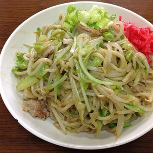 昼は「焼きラーメン風焼きそば」