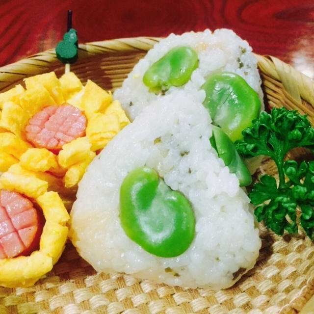 そらまめと塩昆布のおにぎり弁当(o^^o)