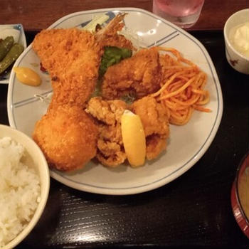 山角でミックスフライ定食（経堂）。