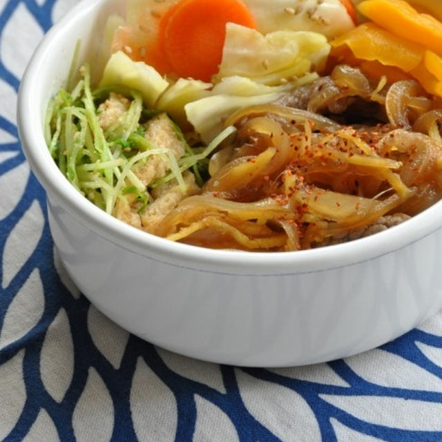 玉ねぎたっぷり牛のしぐれ煮丼弁当。