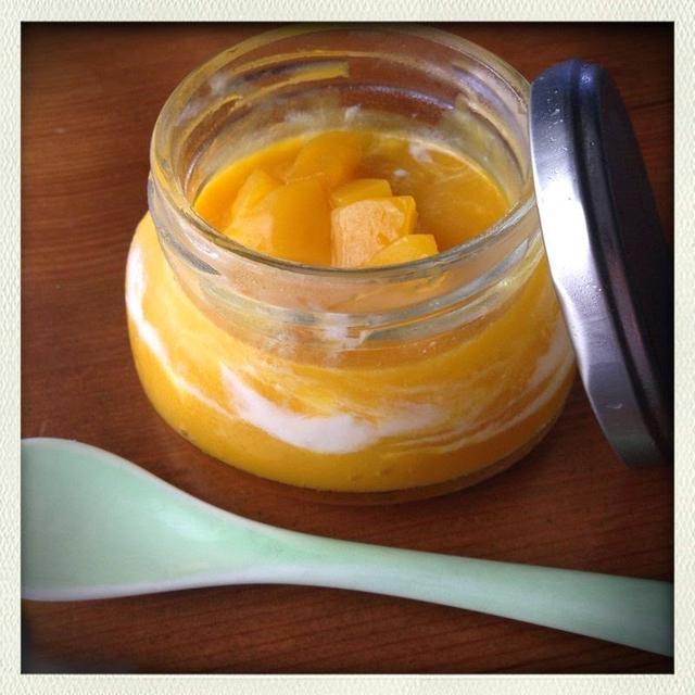 Mango Lassi Frozen Dessert in a Jar. マンゴーラッシーアイス。