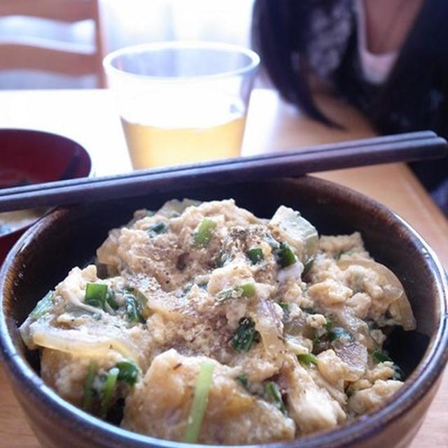 玉ねぎがいい！松山揚げがいい！にら玉丼｜明日は浄水ポットの取材撮影