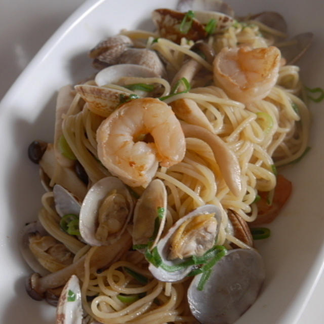 こんぶ茶で味付け、シーフードときのこの和風パスタ