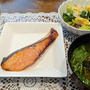 塩麹漬け鮭とキャベツと豚ひき肉の中華炒め