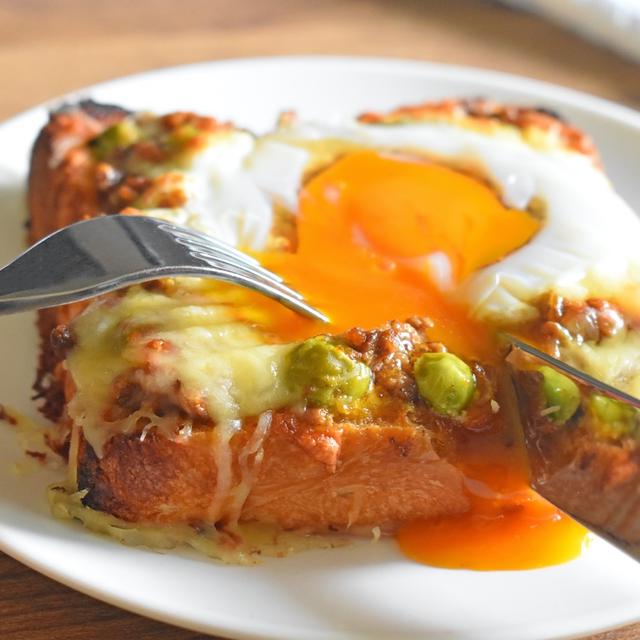 絶品！とろ〜り半熟たまごのチーズカレートースト