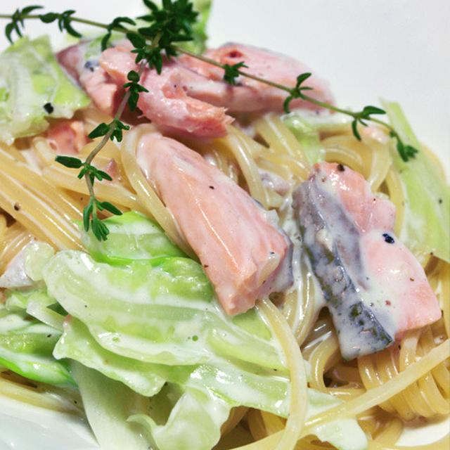 春キャベツとサーモンのパスタ・タイム風味／陶芸家の工房