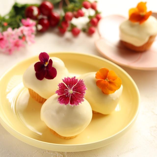 たっぷりなめらかチーズクリームを乗せたレモンマフィン