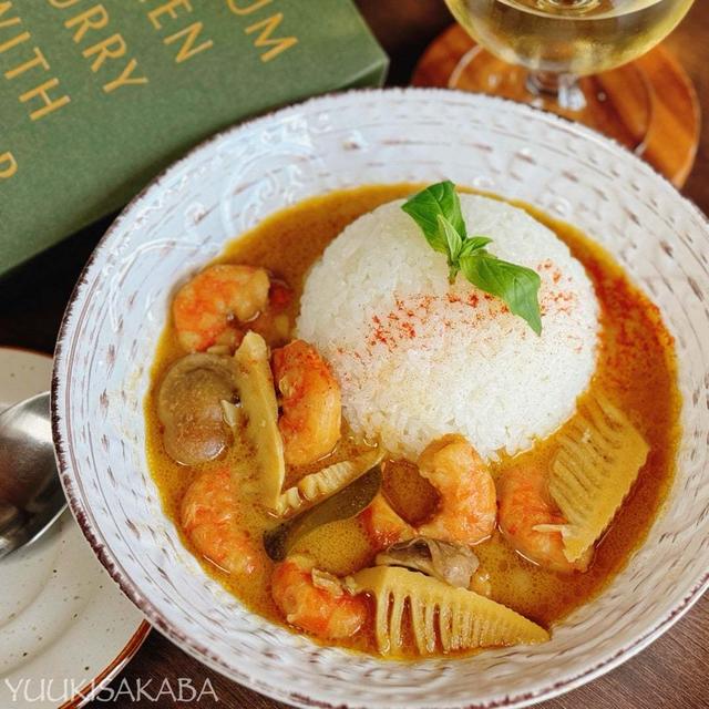 エビたっぷり‼︎とことん自分を甘やかす休日に、ご褒美カレー♪ラクして贅沢、明るいうちから乾杯
