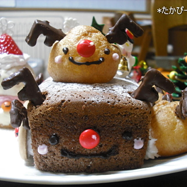 トナカイがいっぱいのデコレーションケーキ♪