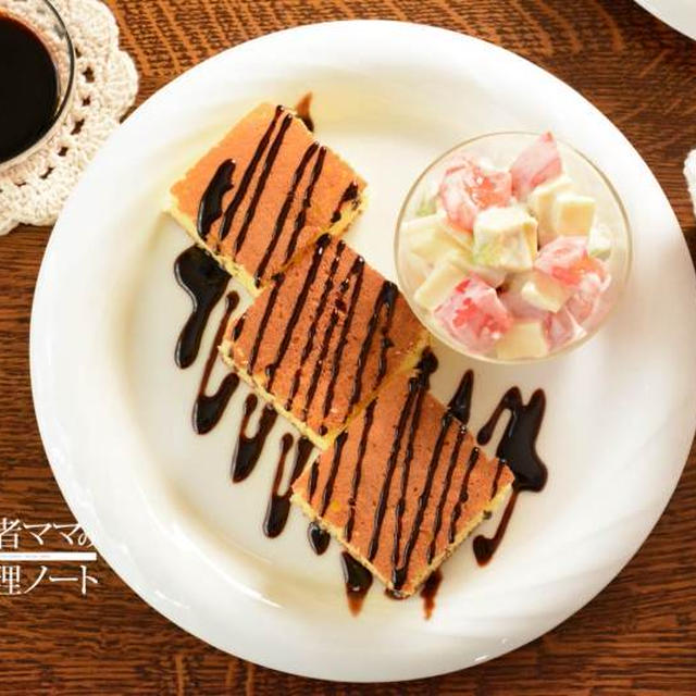 スクエアパンケーキとサラダの朝ごはん