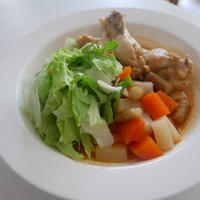 手羽元と根菜のトムヤムスープ