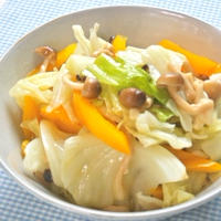 梅ビネガーでさっぱり旨い〜！作り置きしめじとパプリカのピクルスと簡単おかずサラダ。