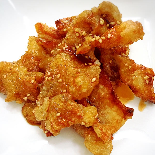皮嫌いの娘に捧ぐ！揚げ鶏皮のネギ塩と甘辛ソースダレ
