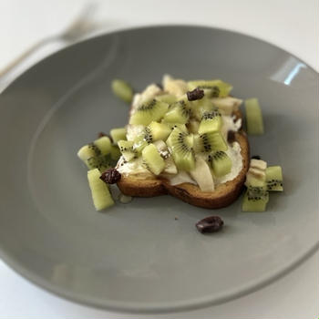 週末朝ごはん＊シナモントーストのフルーツサラダ