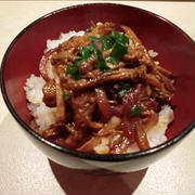 牛すじ煮込み丼