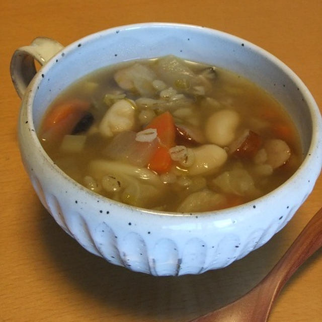 白インゲン豆と押し麦の野菜スープと、白インゲン豆のペースト