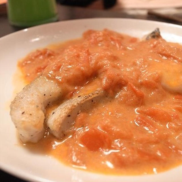 レストランの味。トマトチーズソースで食べるたらのソテー
