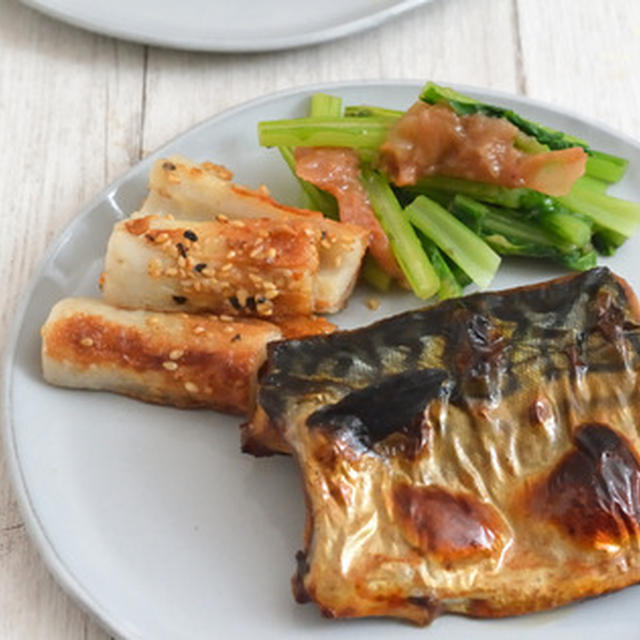 ピリ辛マヨ衣ちくわ、サバの塩焼きのワンプレ晩ごはん。