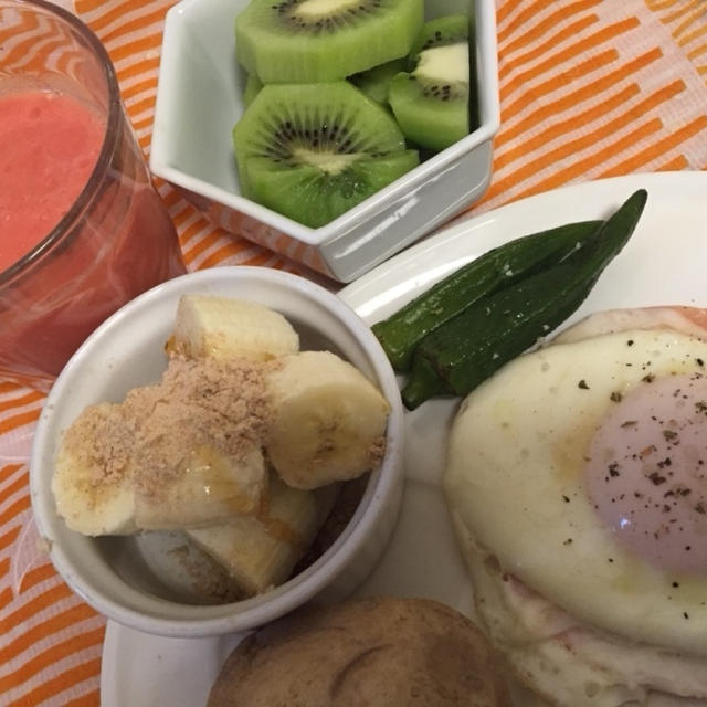 今朝のブランチ^_^ホテルの朝食風野菜とフルーツいっぱい
