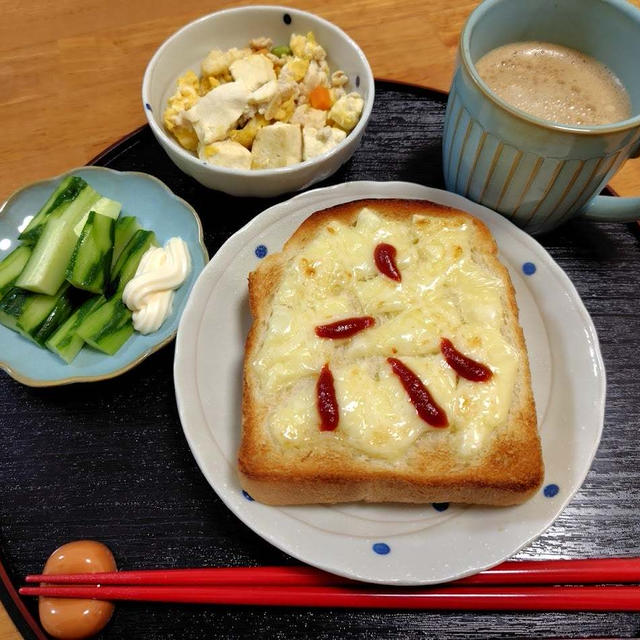チーズトーストときゅうり