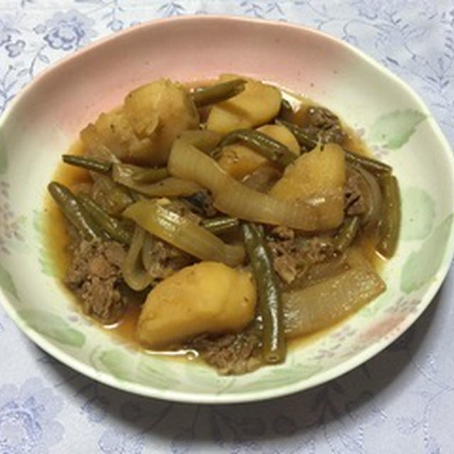 肉じゃがと新鮮なお刺し身