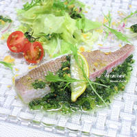 豊かな海山サラダ鯛の湯引き、小松菜ドレッシング。『鯛の湯引きコマドレ・サラダ』