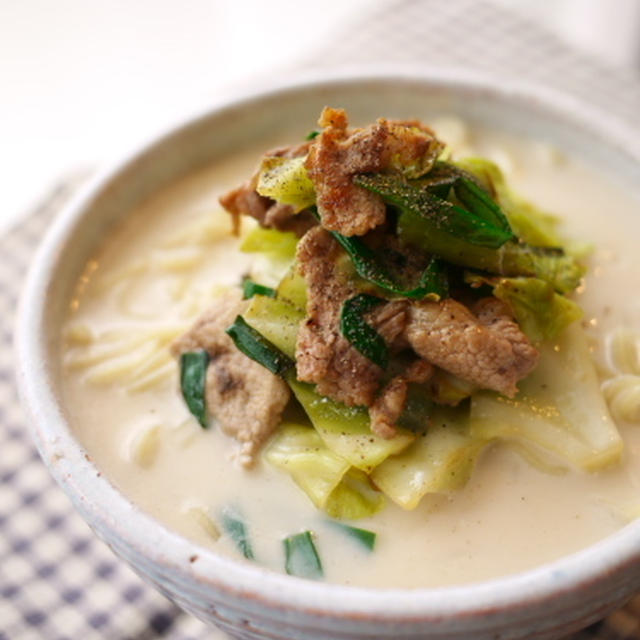 オイミルクラーメン・肉野菜炒めのせ