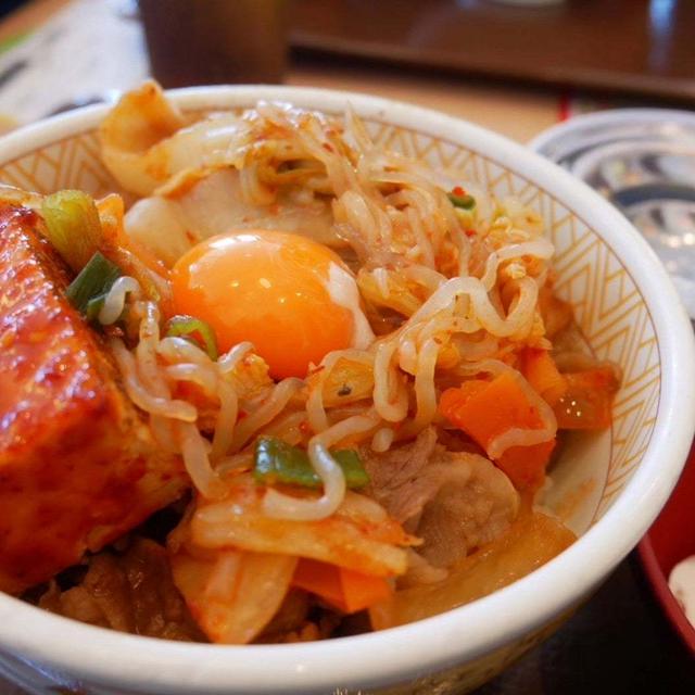 すき家の旨辛月見牛丼、今日の昼ごはん#私のごはん