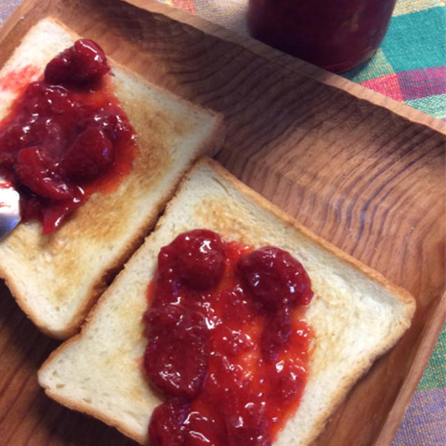 いちごジャムはトーストで。