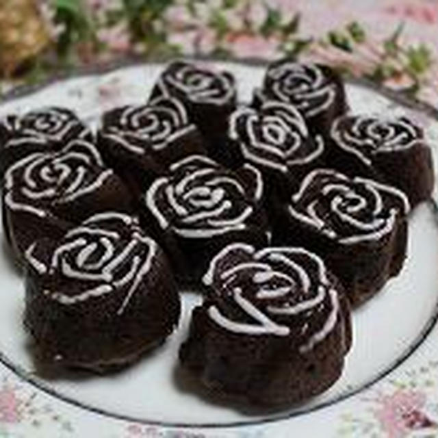 バラの形のチョコケーキ