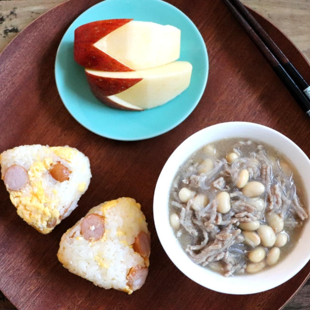 【簡単！】朝ご飯はパパっと2品♪ソーセージと卵のおにぎりと春雨具だくさんスープで完成＾＾