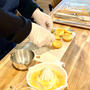 【レッスンの様子】・柚子ジャム作りとマドレーヌ柚子の皮は、ひたすら細〜く刻みます...