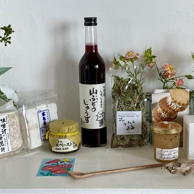 お友達から、美味しいものや素敵な木工品が届いたー♪